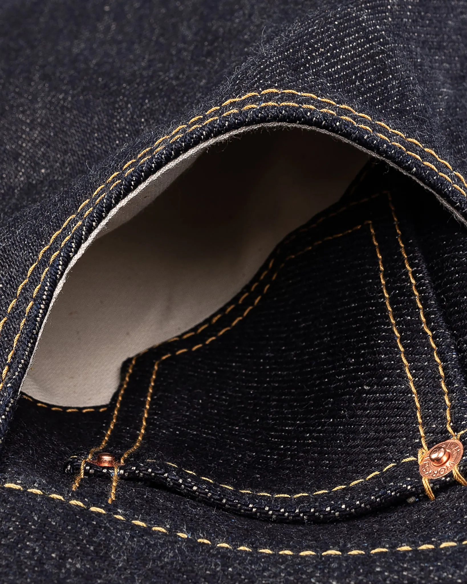 25oz Selvedge Denim Relaxed Tapered Cut Jeans - Indigo