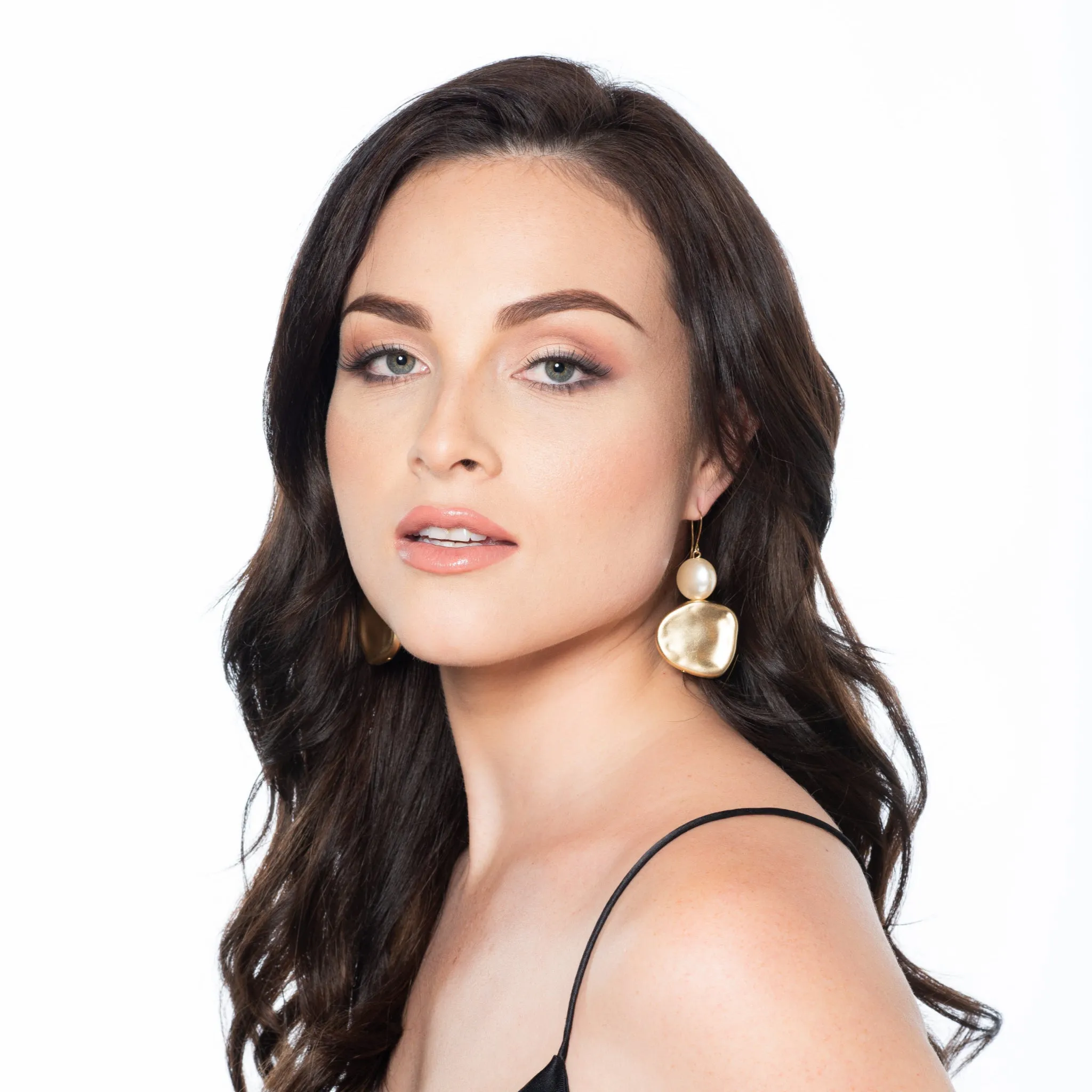 Anna Shimmering white & gold earrings