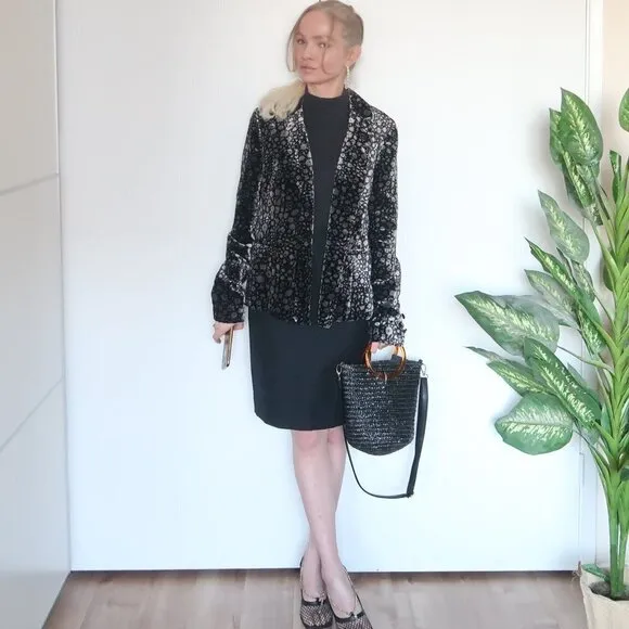 𝅺Anthropologie Elevenses Black Velvet Floral Single Breasted Blazer / Jacket