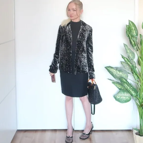 𝅺Anthropologie Elevenses Black Velvet Floral Single Breasted Blazer / Jacket