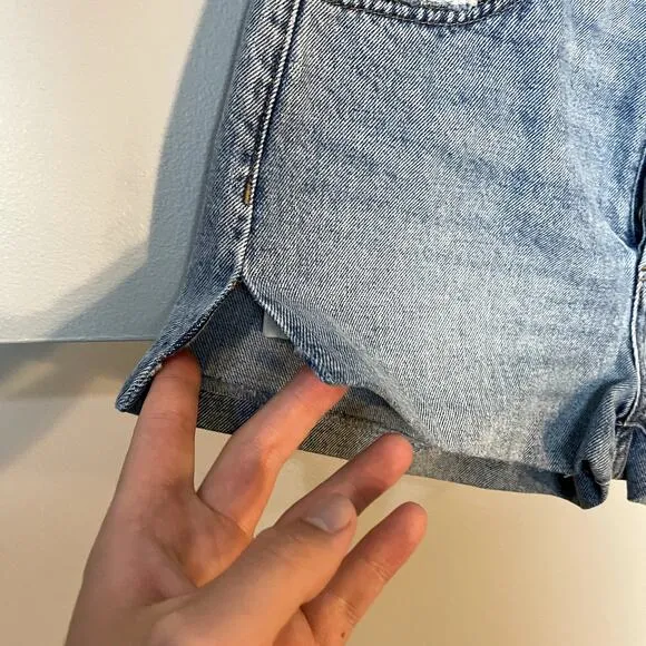 Aritzia Denim ForumThe Ex Boyfriend Hi-Rise Micro Jean Shorts in Women's Size 26
