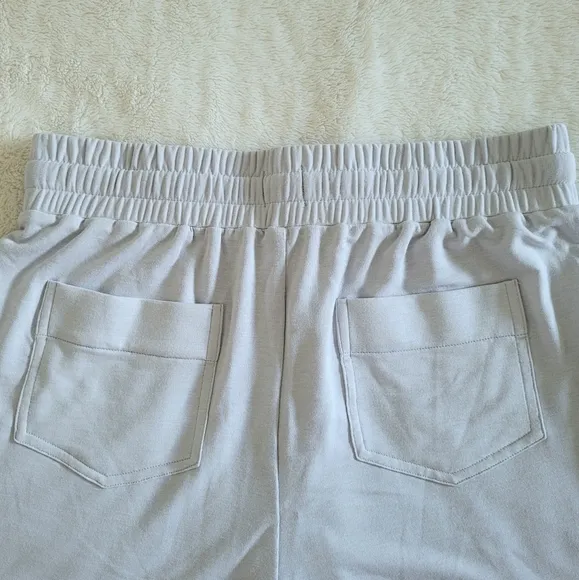 b new york🗽Soft Slouchy Shorts - NWT