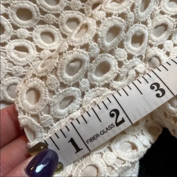 🌹BANANA REPUBLIC SIZE 0 CREAM LACE SHORTS