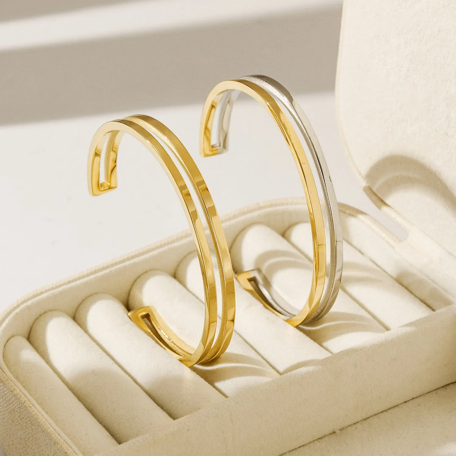 C-shaped smooth surface bracelet-NSB1958STGC