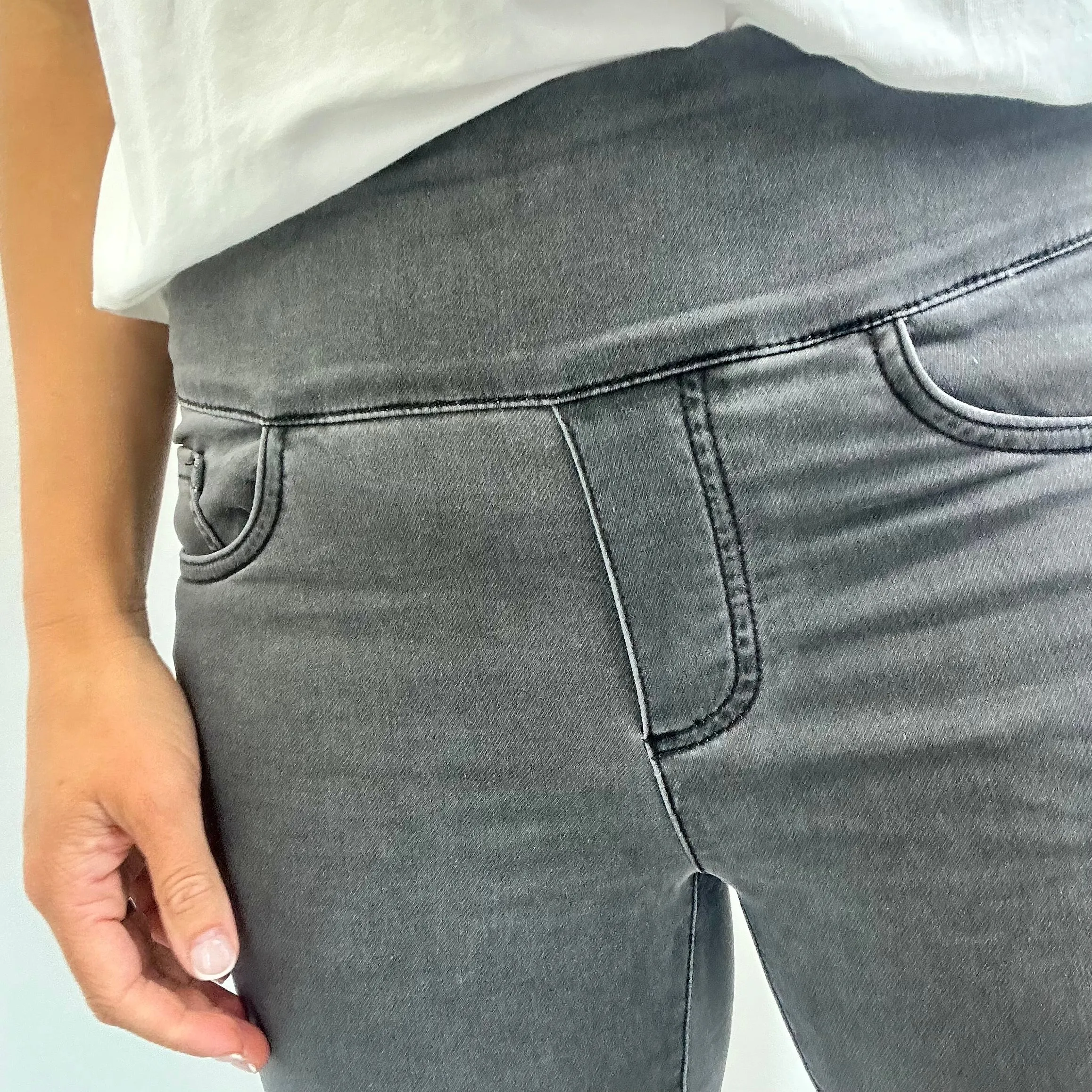 CHARCOAL TOCADO JEANS