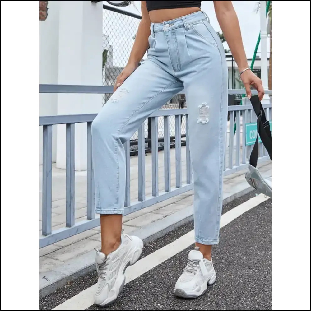 Chic Distressed Straight Jeans: Flaunt your Fabulousness with Style! 💥👖