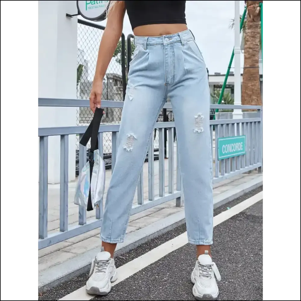 Chic Distressed Straight Jeans: Flaunt your Fabulousness with Style! 💥👖