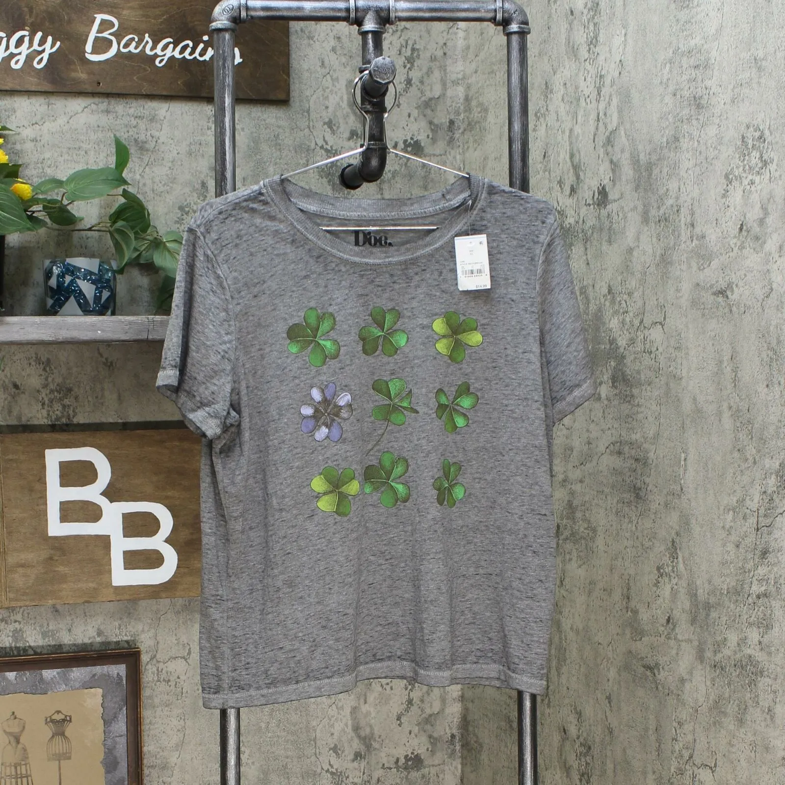 Doe Women's St. Patrick's Day Clover Sketch Short Sleeve Graphic T-Shirt