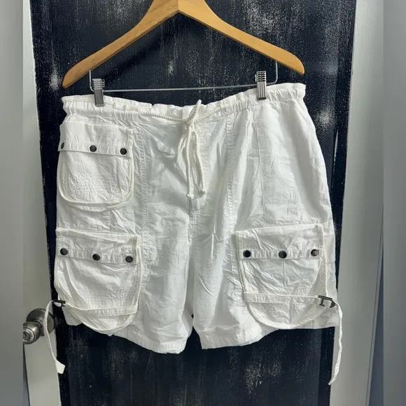 Free People Moon Bay Parachute Shorts ~ Size Large ~ NWOT