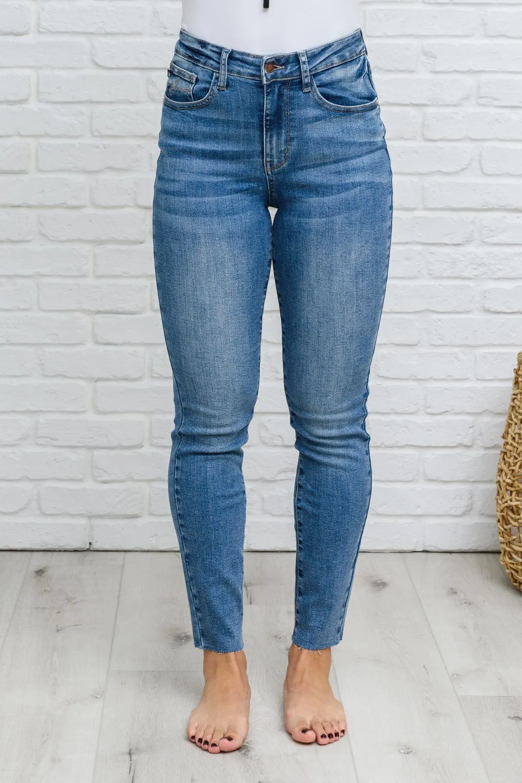 Hazel Blues® | Becca Hi-Waisted Embroidered Pocket Relaxed Jeans
