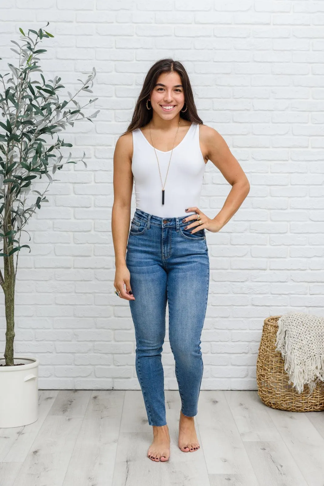 Hazel Blues® | Becca Hi-Waisted Embroidered Pocket Relaxed Jeans