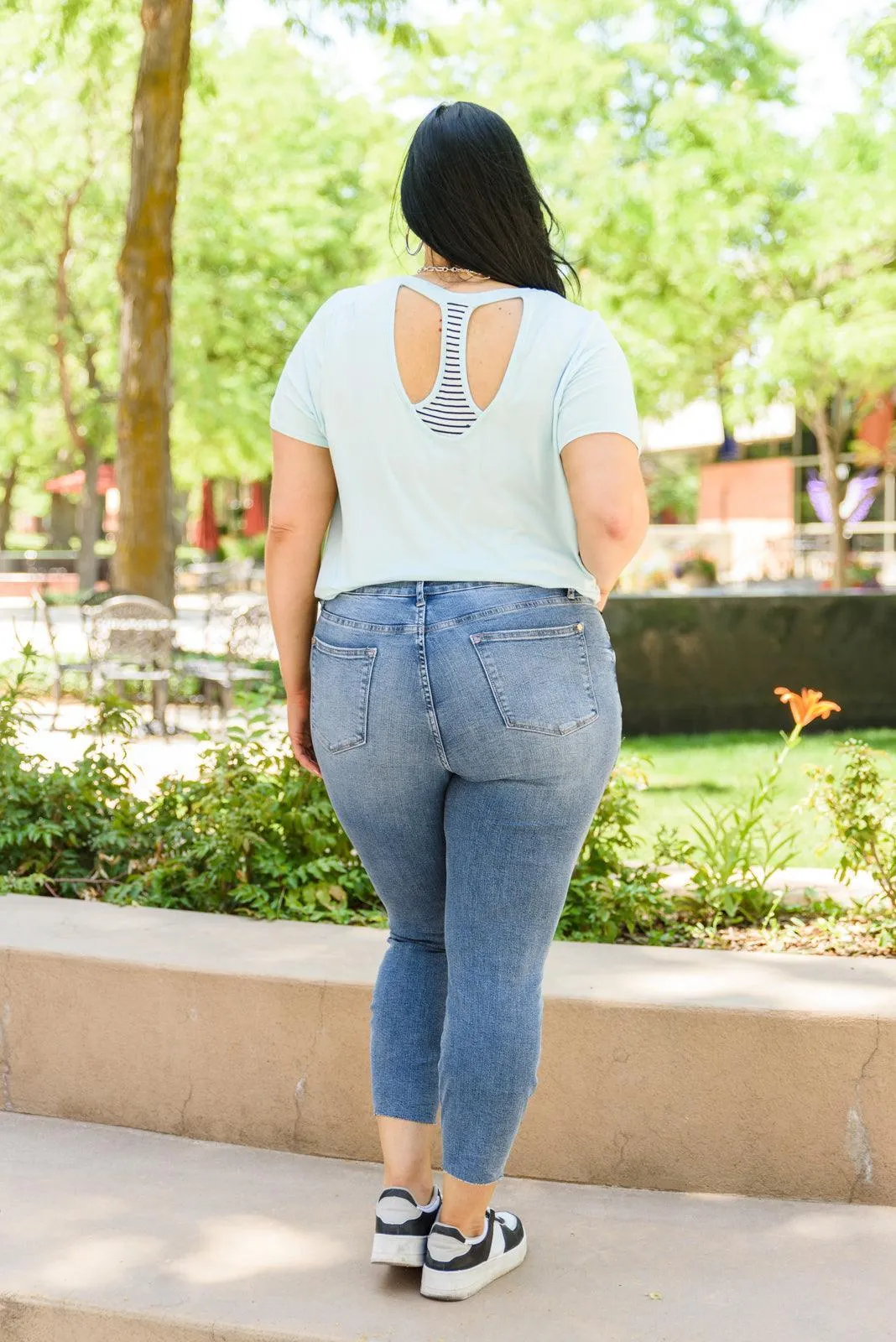 Hazel Blues® | Becca Hi-Waisted Embroidered Pocket Relaxed Jeans