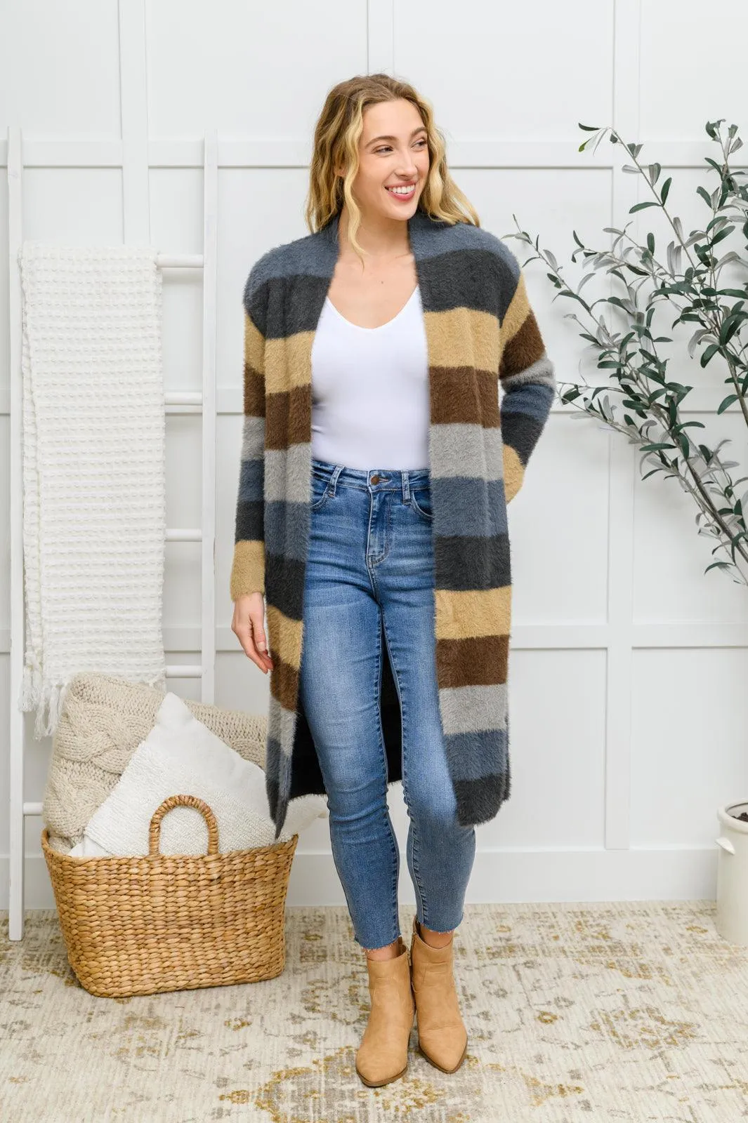 Hazel Blues® | Becca Hi-Waisted Embroidered Pocket Relaxed Jeans