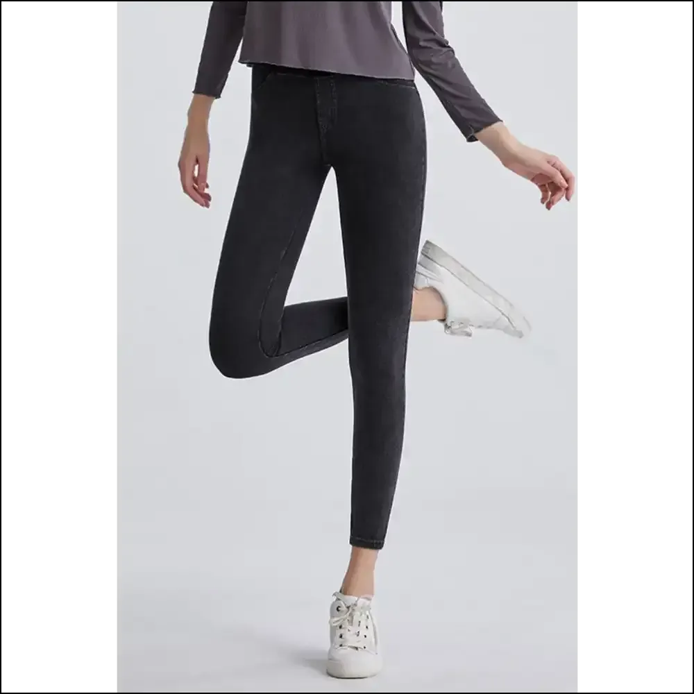 High Waist Cropped Jeans: Because Fabulousness is a Full-time Job! 😂✨