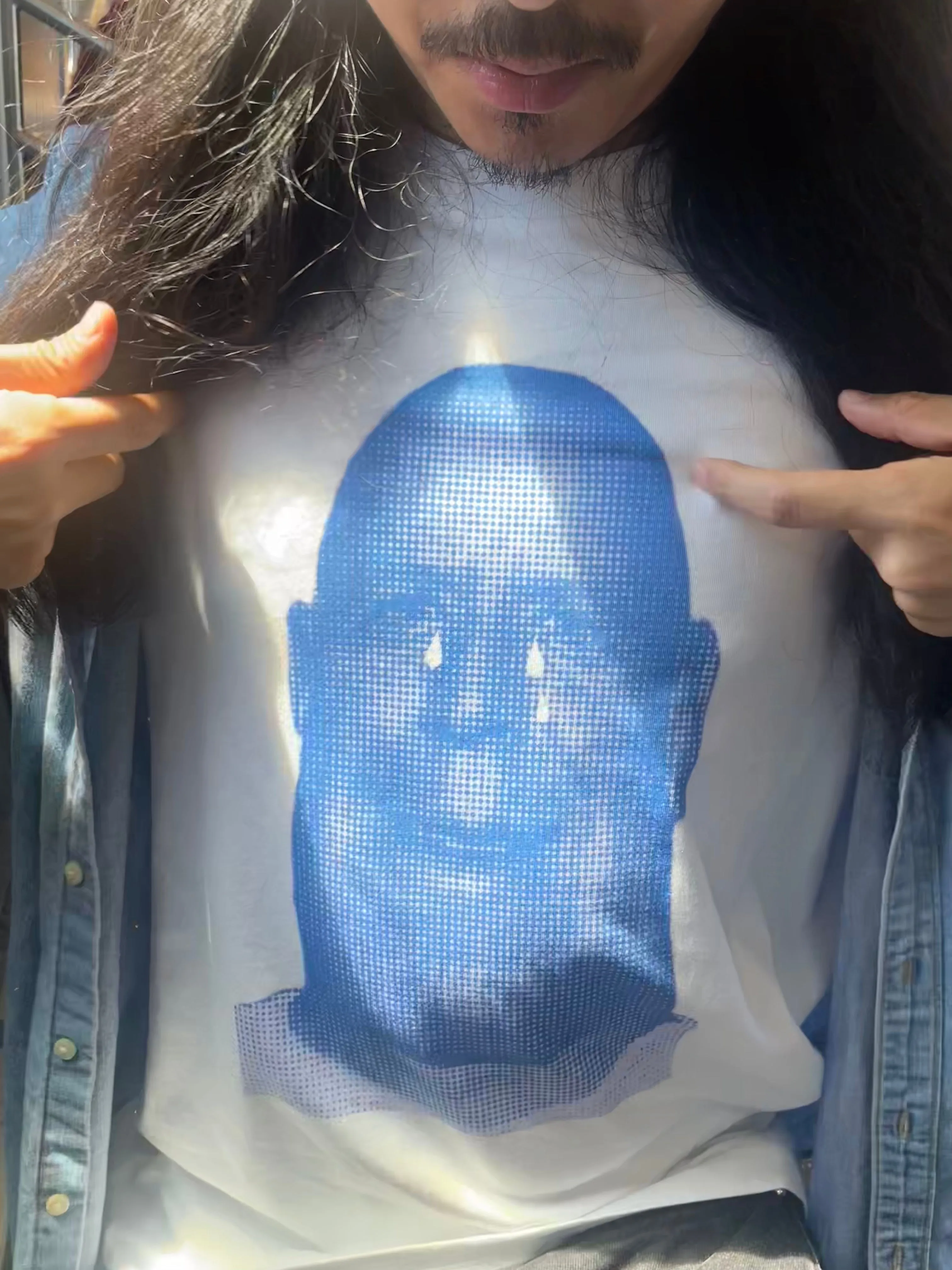 “James had tears in his eyes: Blue” T-Shirt White