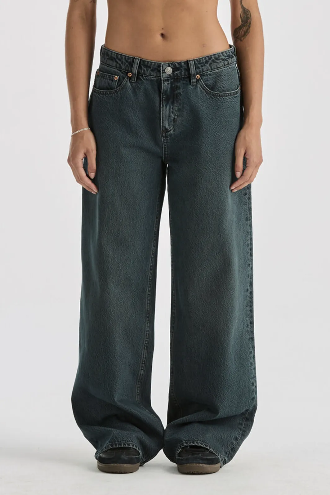 LEE DENIM LOW SLOUCH RELAXED JEAN - SMOKED TEA