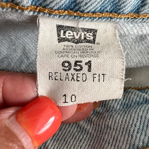LEVI  STRAUSS Shorts 951 Relaxed Fit distressed size 10.