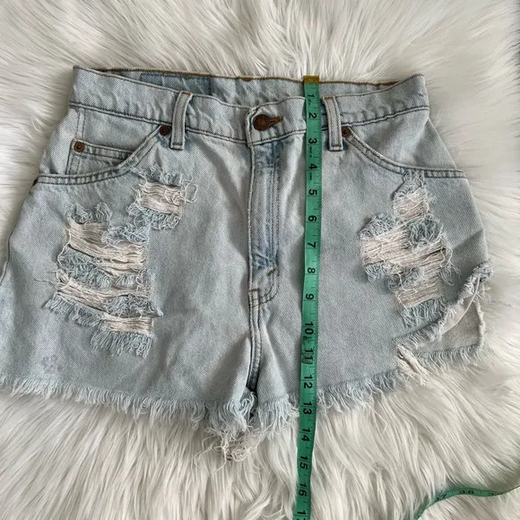 LEVI  STRAUSS Shorts 951 Relaxed Fit distressed size 10.