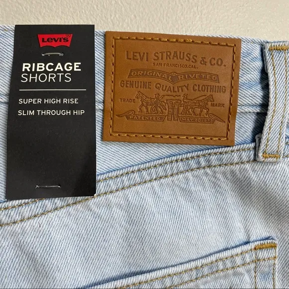 Levi's Friendly Reminder Pleated Ribcage Denim Shorts Size 30