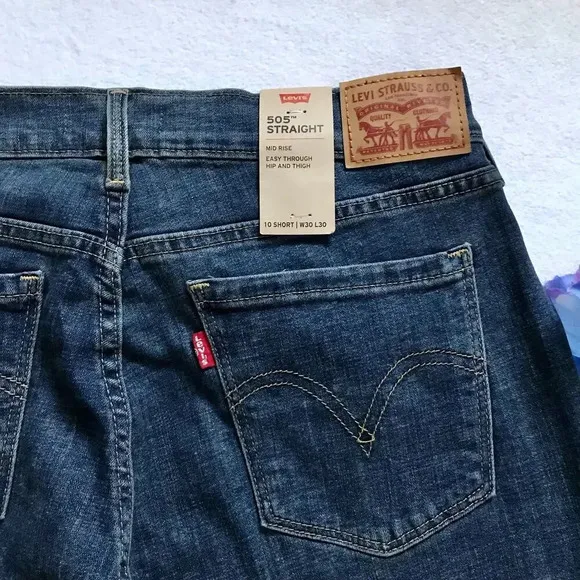 Levi's NWT 505 Classic Straight Jeans Women 10/30 Short