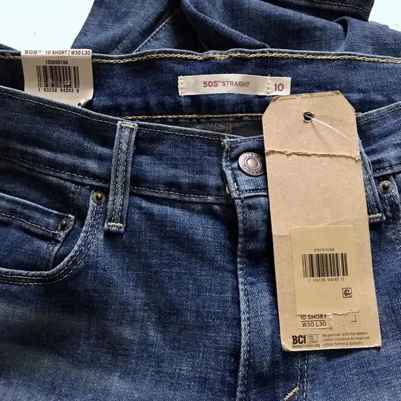 Levi's NWT 505 Classic Straight Jeans Women 10/30 Short