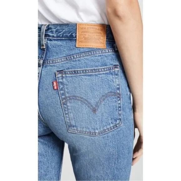 LEVI’S • Wedgie Icon Fit in These Dreams • 24