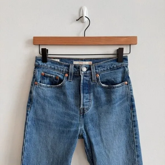 LEVI’S • Wedgie Icon Fit in These Dreams • 24