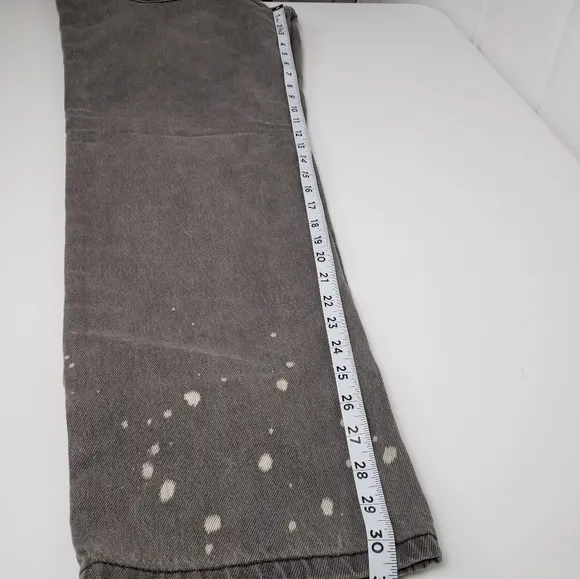 Levis Womens Low Pro Straight Leg Gray Denim Jeans Size 29 Mid Rise Splatter Hem