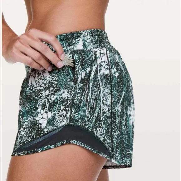 Lululemon Hotty Hot Short II *Long 4&quot; Wildwood White Multi / Nocturnal Teal
