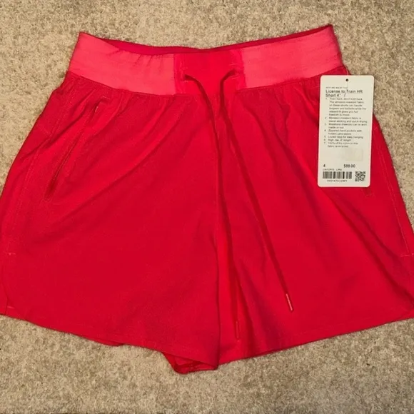 Lululemon NWT License to Train High-Rise Short 4&quot;