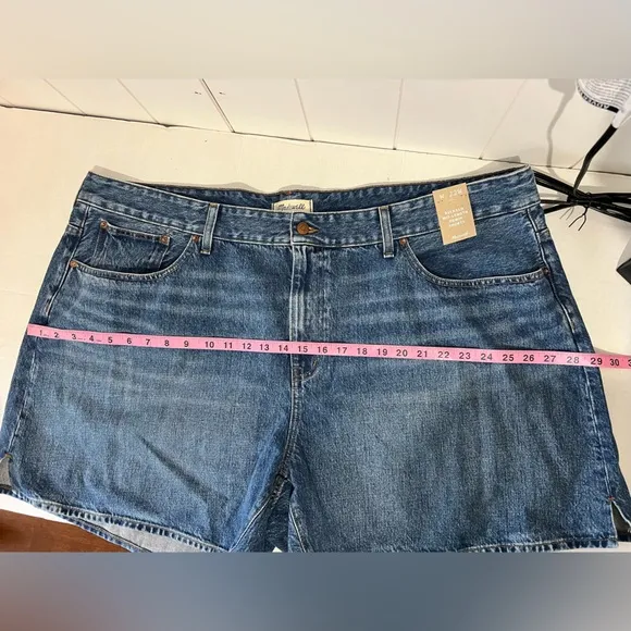 Madewell NWT Relaxed Mid-Length Denim Shorts Size 22W blue