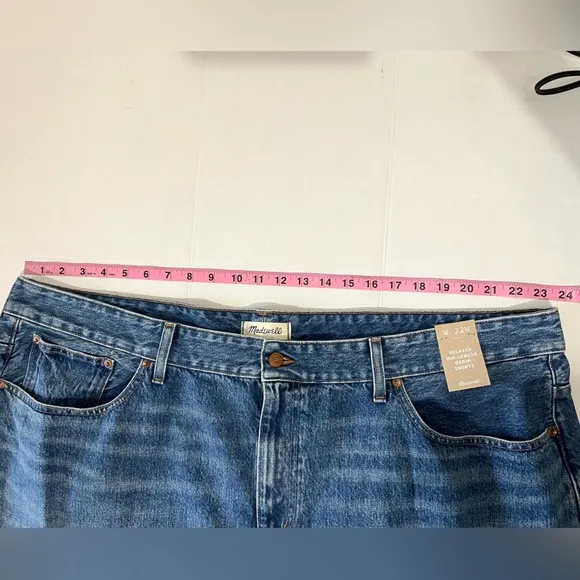Madewell NWT Relaxed Mid-Length Denim Shorts Size 22W blue