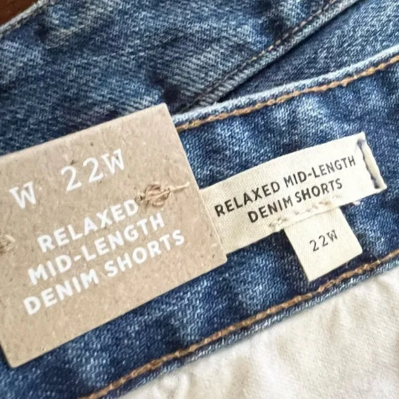 Madewell NWT Relaxed Mid-Length Denim Shorts Size 22W blue