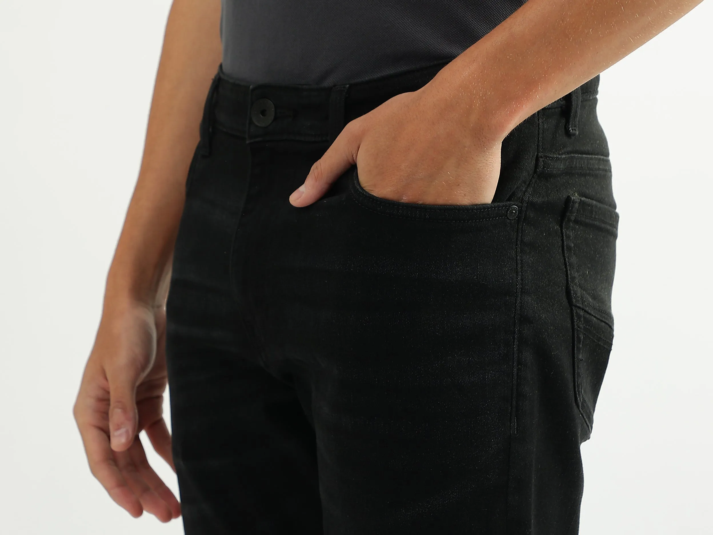 Men Solid Slim Tapered Fit Jeans
