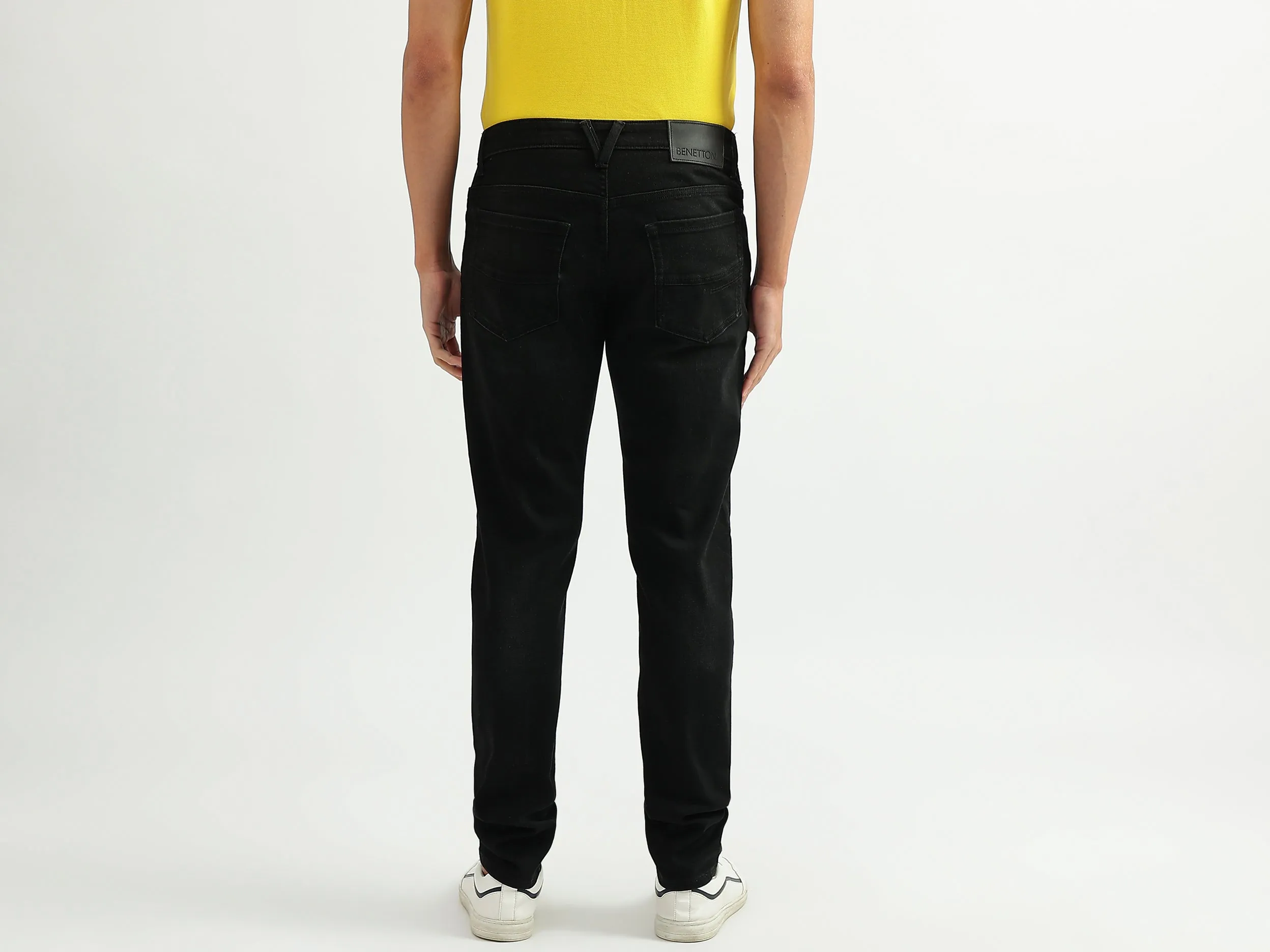 Men Solid Slim Tapered Fit Jeans