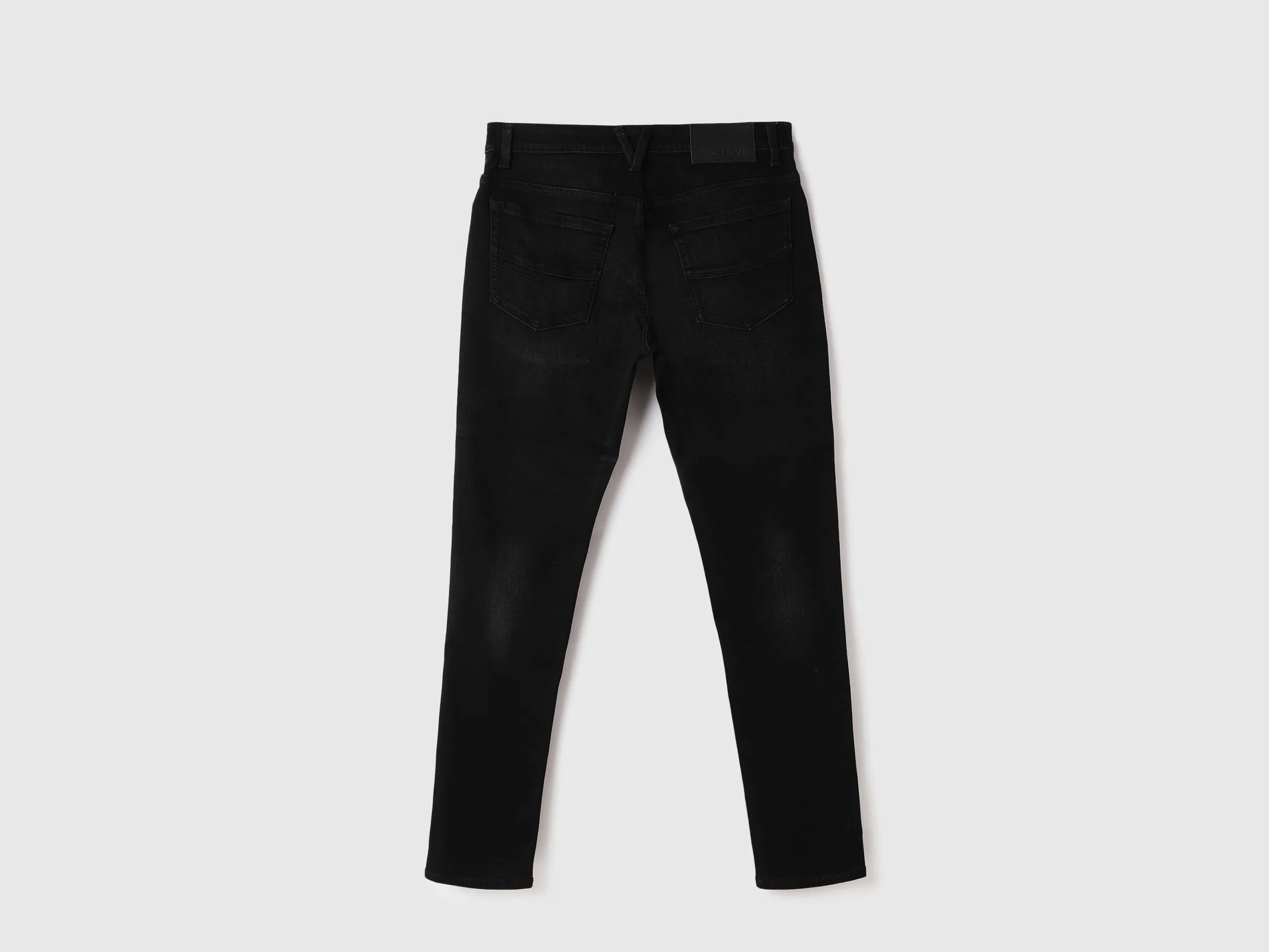 Men Solid Slim Tapered Fit Jeans