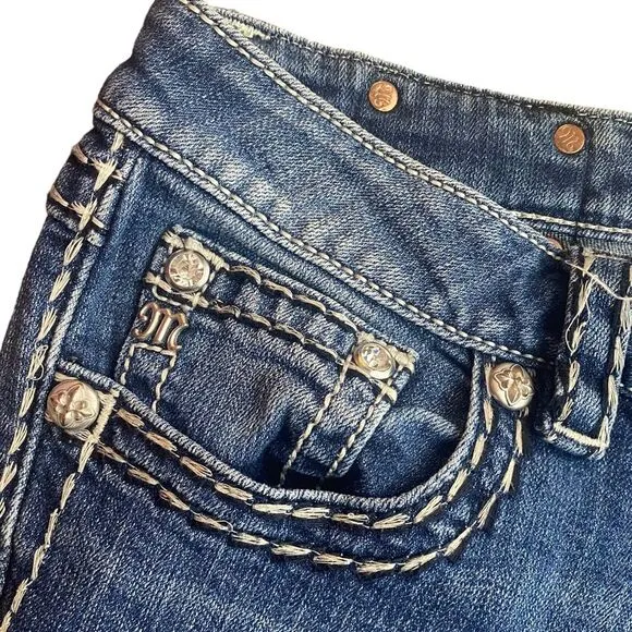 Miss Me Boyfriend Capri Size 29 Medium Wash Contrast Stitching Flap Pockets