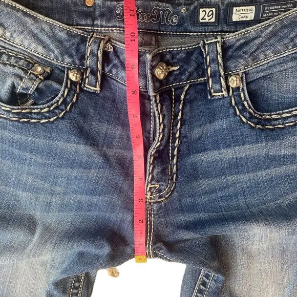 Miss Me Boyfriend Capri Size 29 Medium Wash Contrast Stitching Flap Pockets