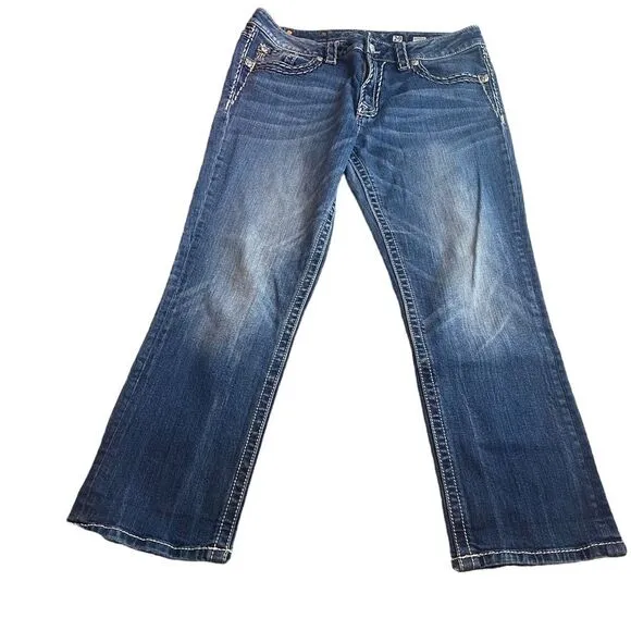 Miss Me Boyfriend Capri Size 29 Medium Wash Contrast Stitching Flap Pockets