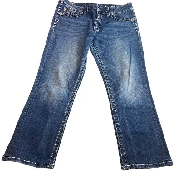 Miss Me Boyfriend Capri Size 29 Medium Wash Contrast Stitching Flap Pockets