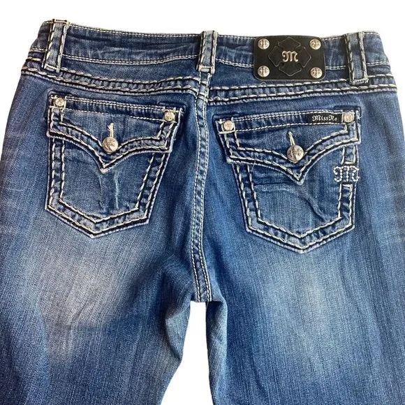 Miss Me Boyfriend Capri Size 29 Medium Wash Contrast Stitching Flap Pockets
