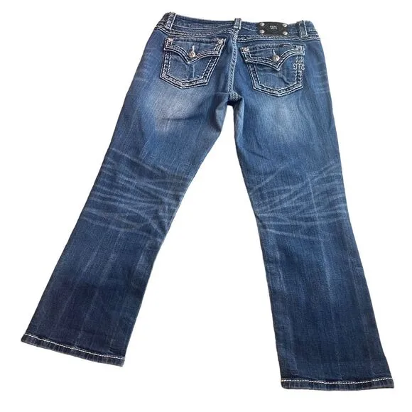 Miss Me Boyfriend Capri Size 29 Medium Wash Contrast Stitching Flap Pockets