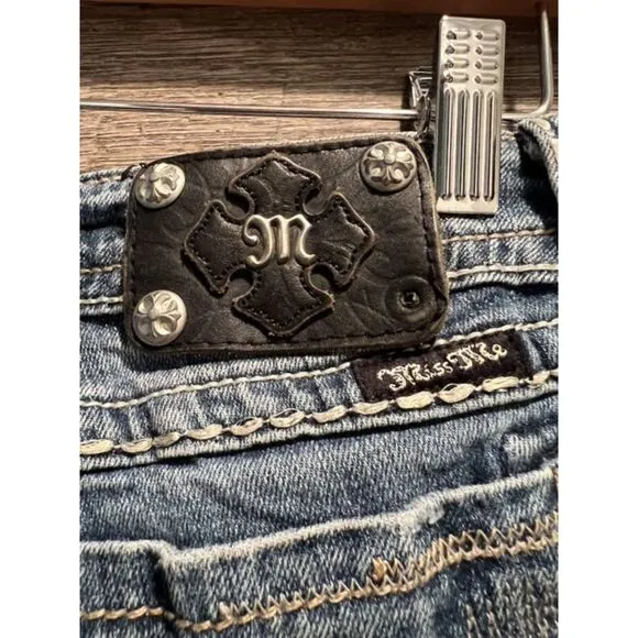 Miss Me Easy Capri Distressed Jeans Size 32