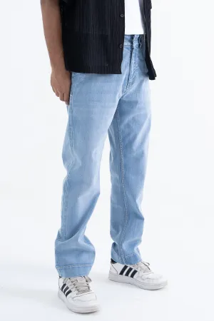 Move Easy Straight Jeans: Light Blue