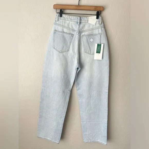 NEW Abrand a Carrie high relaxed fit jeans light wash 27