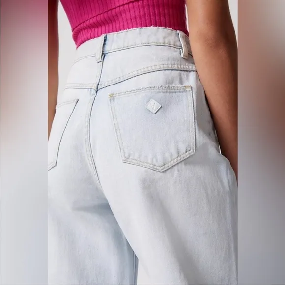 NEW Abrand a Carrie high relaxed fit jeans light wash 27