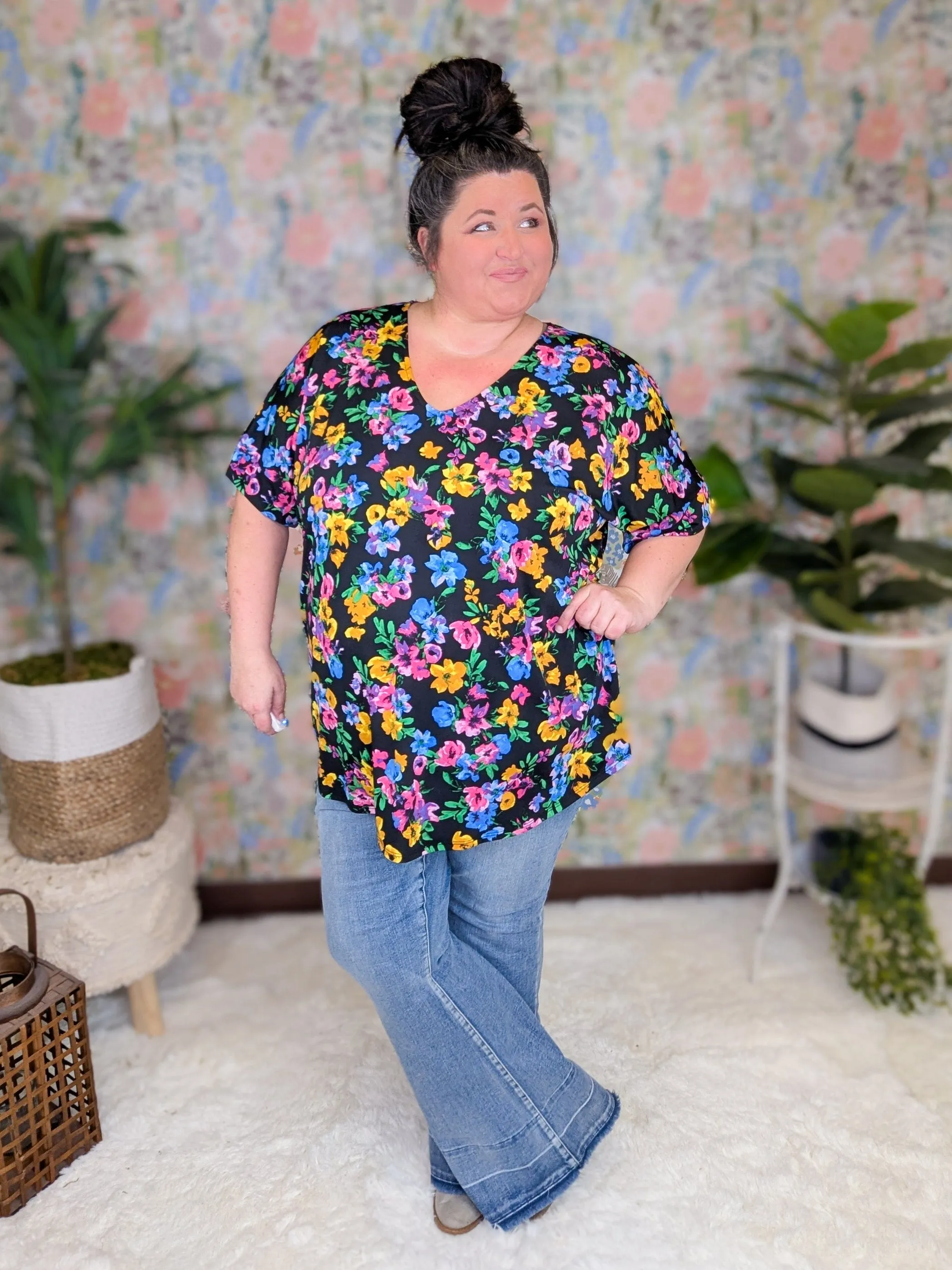 Nicola Vneck Short Sleeve Top in Black Floral
