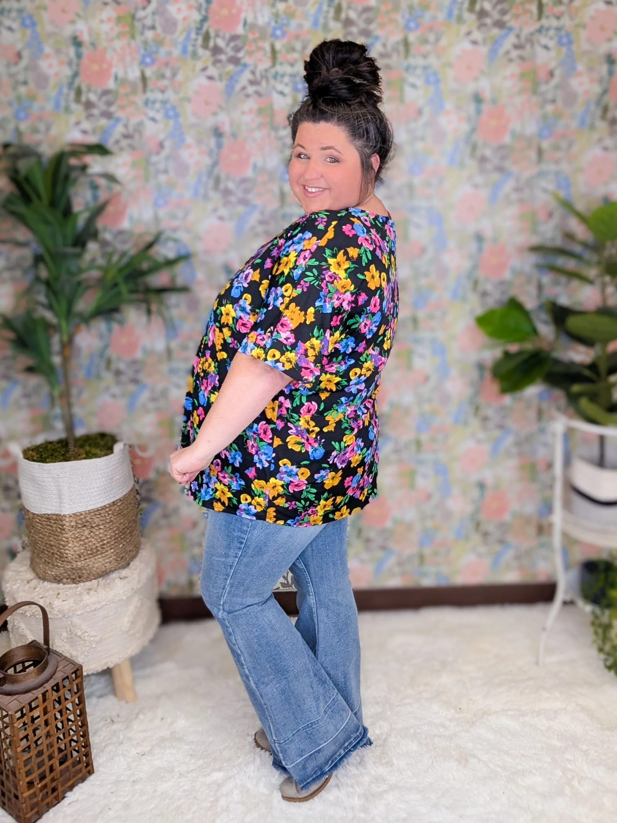 Nicola Vneck Short Sleeve Top in Black Floral
