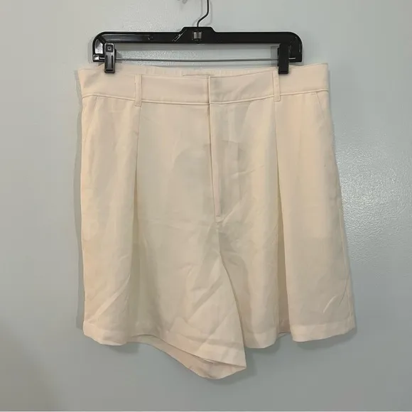 NWT Abercrombie White Tailored Pleated Short High Rise Preppy Ivory Pocket Large