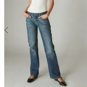 NWT Lucky Brand, Easy Rider Relaxed boot cut jeans size 32